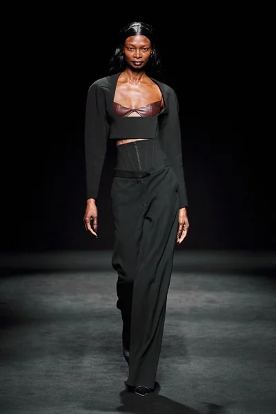Look 18